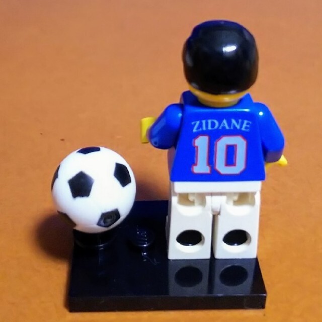 Lego(レゴ)のレゴ★サッカー アディダス ジダン ミニフィグ＆サッカーボール 超激レア エンタメ/ホビーのおもちゃ/ぬいぐるみ(キャラクターグッズ)の商品写真