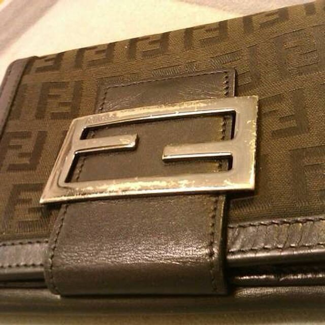 FENDI - FENDI（フェンディ) ズッカ 二つ折り財布 訳有の通販 by BRAND BUYBUY｜フェンディならラクマ