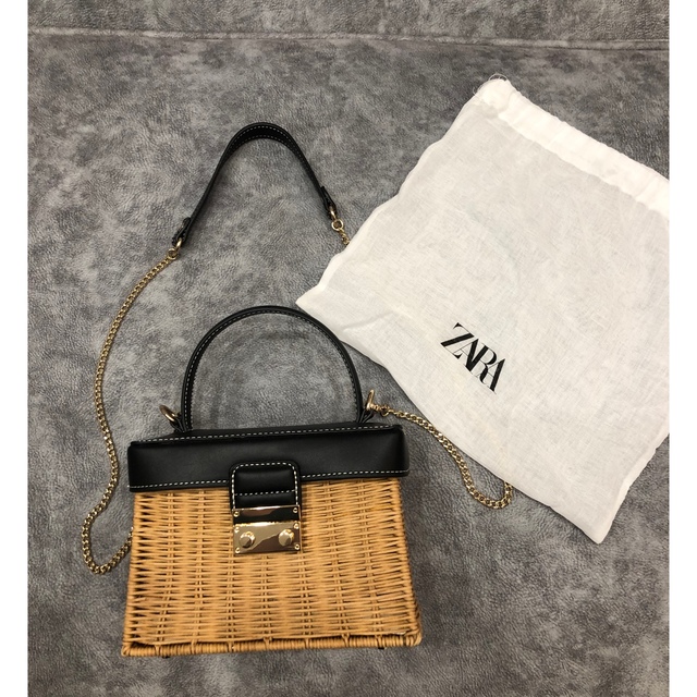 ZARA(ザラ)のZARA ラタン　バッグ　カゴバッグ レディースのバッグ(かごバッグ/ストローバッグ)の商品写真