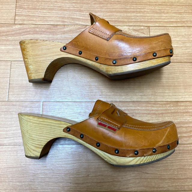 miumiu(ミュウミュウ)のmiumiu ローファー　サボ レディースの靴/シューズ(ローファー/革靴)の商品写真