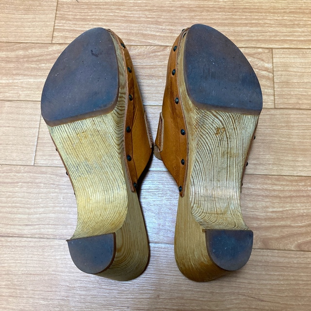 miumiu(ミュウミュウ)のmiumiu ローファー　サボ レディースの靴/シューズ(ローファー/革靴)の商品写真