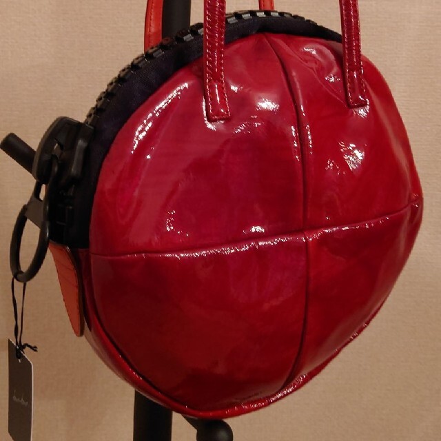【日本産】 25bis 【世界遺産級】kawa-kawa - PAPILLONNER ear デカジップ 新品 赤 羊皮 バッグ ショルダーバッグ