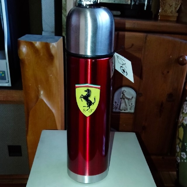 Ferrari(フェラーリ)のFERRARI フェラーリ サーモ 魔法瓶 スポーツ/アウトドアのスポーツ/アウトドア その他(その他)の商品写真