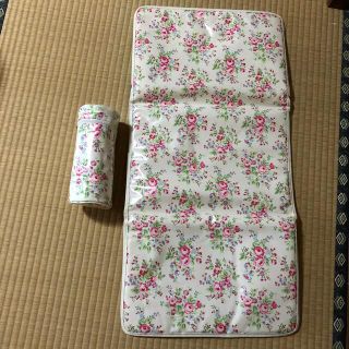 キャスキッドソン(Cath Kidston)の【代理出品】キャスキッドソン　おむつ替えシート　哺乳瓶ポーチ　中古(おむつ替えマット)