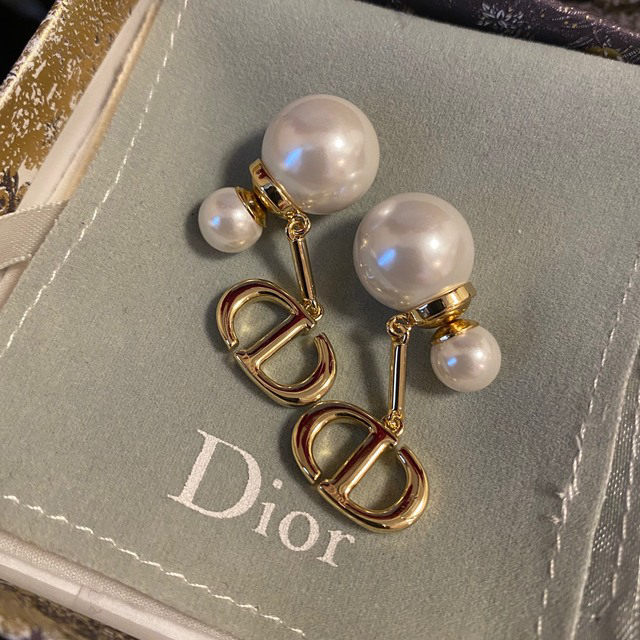 Dior(ディオール)のDIORピアス　残り１つ レディースのアクセサリー(ピアス)の商品写真