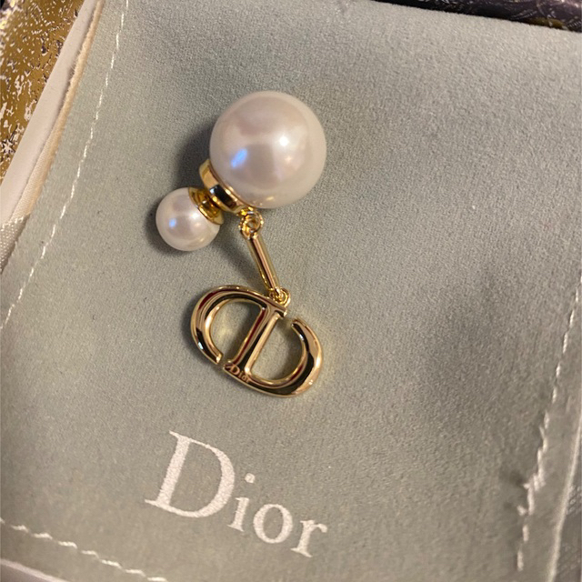 Dior(ディオール)のDIORピアス　残り１つ レディースのアクセサリー(ピアス)の商品写真