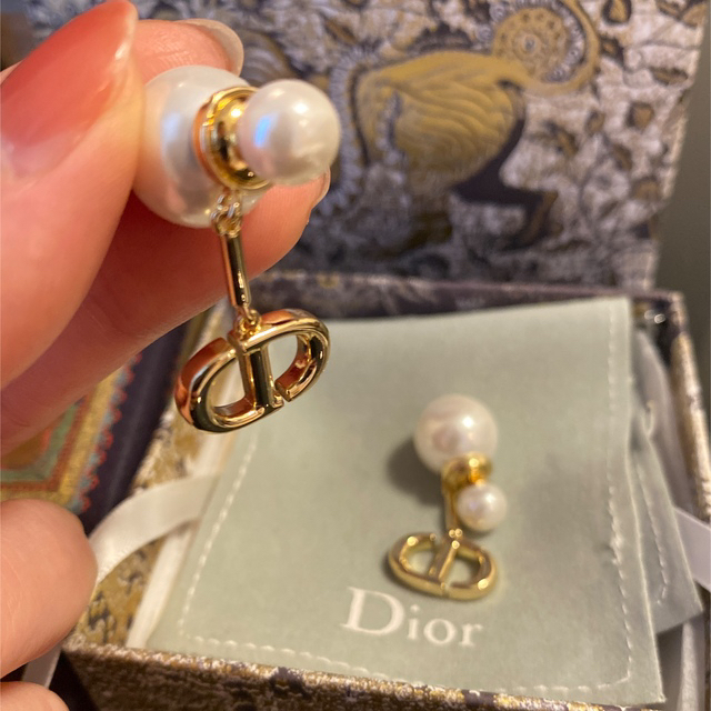 Dior(ディオール)のDIORピアス　残り１つ レディースのアクセサリー(ピアス)の商品写真