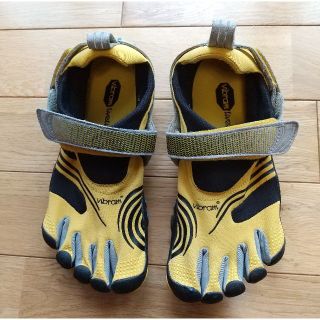 vibramビブラムファイブフィンガーズ 41(25.5cm)ｲｴﾛｰ(トレーニング用品)