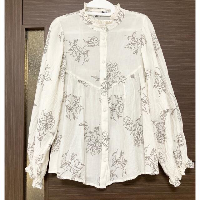 ZARA(ザラ)の【大人気完売品！】ZARA 花柄ブラウス レディースのトップス(シャツ/ブラウス(長袖/七分))の商品写真