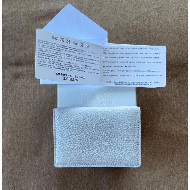 Maison Martin Margiela(マルタンマルジェラ)の新品 メゾン マルジェラ グレインレザー カードケース 折り財布 ライトグレー レディースのファッション小物(財布)の商品写真