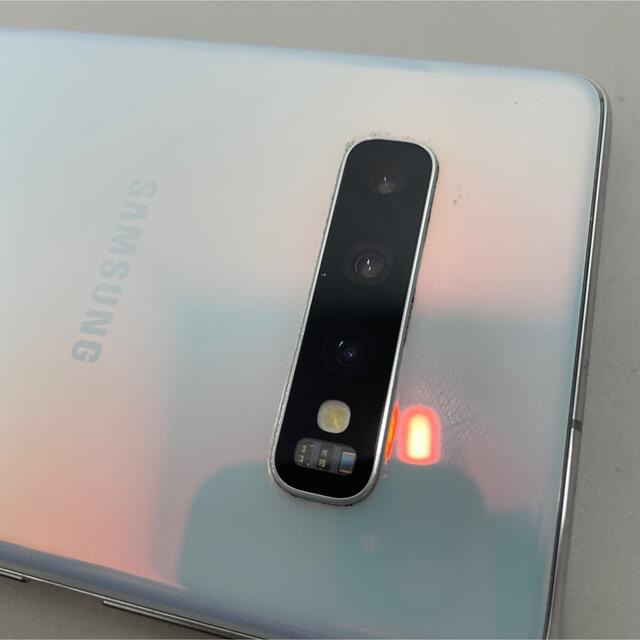 SAMSUNG(サムスン)のgalaxy S10+ Plus 128GB ホワイト スマホ/家電/カメラのスマートフォン/携帯電話(スマートフォン本体)の商品写真