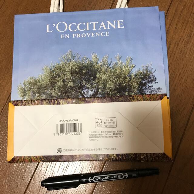 L'OCCITANE(ロクシタン)のロクシタン　ショッパーバッグ /紙袋　2枚 レディースのバッグ(ショップ袋)の商品写真