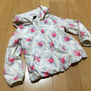 ベビーギャップ(babyGAP)の110cm baby Gap ホワイトベージュ地に花柄のパーカー(ジャケット/上着)