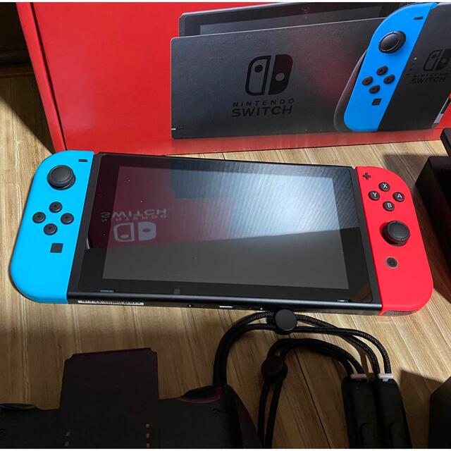 Nintendo Switch(ニンテンドースイッチ)の中古 Nintendo Switch 本体 ﾈｵﾝﾌﾞﾙｰ/ﾈｵﾝｵﾚﾝｼﾞ エンタメ/ホビーのゲームソフト/ゲーム機本体(家庭用ゲーム機本体)の商品写真