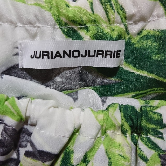 JURIANO JURRIE(ジュリアーノジュリ)のJURIANO JURRIE ホルダーネックトップス レディースのトップス(ホルターネック)の商品写真