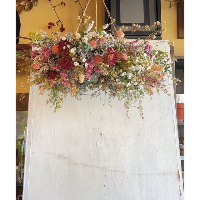 ロッジダッジ様専用〜限りなく優しい草花のフライングリース ハンドメイドのフラワー/ガーデン(リース)の商品写真