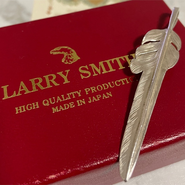 LARRY SIMTH KAZEKIRI FEATHER PENDANT (L)