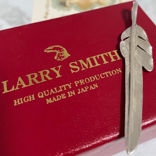 LARRY SIMTH KAZEKIRI FEATHER PENDANT (L)