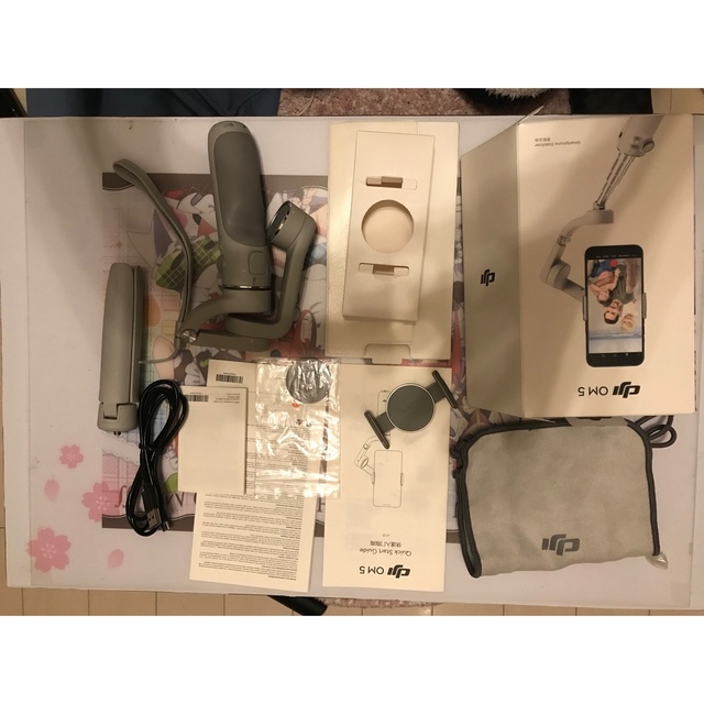 DJI OM5  ジンバル　スマホ用スタビライザー スマホ/家電/カメラのスマホアクセサリー(自撮り棒)の商品写真