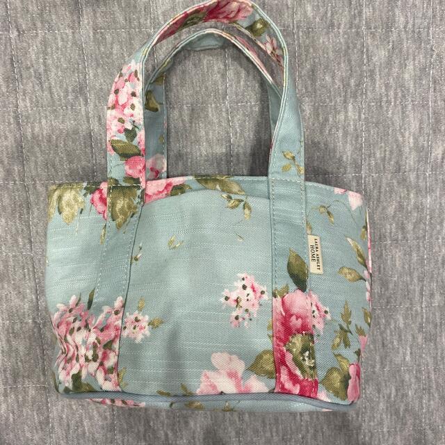 LAURA ASHLEY(ローラアシュレイ)の保冷ランチバック　ローラアシュレイ インテリア/住まい/日用品のキッチン/食器(弁当用品)の商品写真