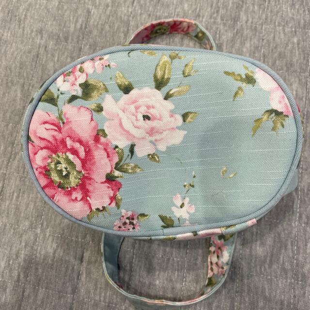 LAURA ASHLEY(ローラアシュレイ)の保冷ランチバック　ローラアシュレイ インテリア/住まい/日用品のキッチン/食器(弁当用品)の商品写真