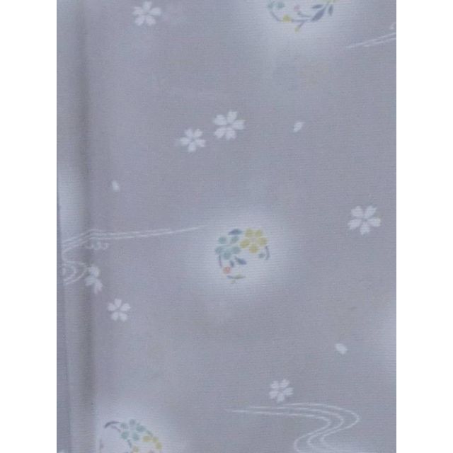 ＢＢお仕立て上がり正絹絽の小紋　薄グレー地に花輪模様 レディースの水着/浴衣(着物)の商品写真