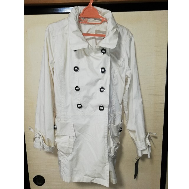Libre(リーブル)の新品　リーブル　トレンチコート　白色　L サイズ レディースのジャケット/アウター(トレンチコート)の商品写真