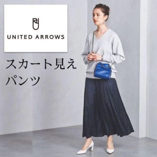 ユナイテッドアローズ(UNITED ARROWS)のスカート見えロング丈プリーツワイドパンツ とろみサテンネイビー(バギーパンツ)