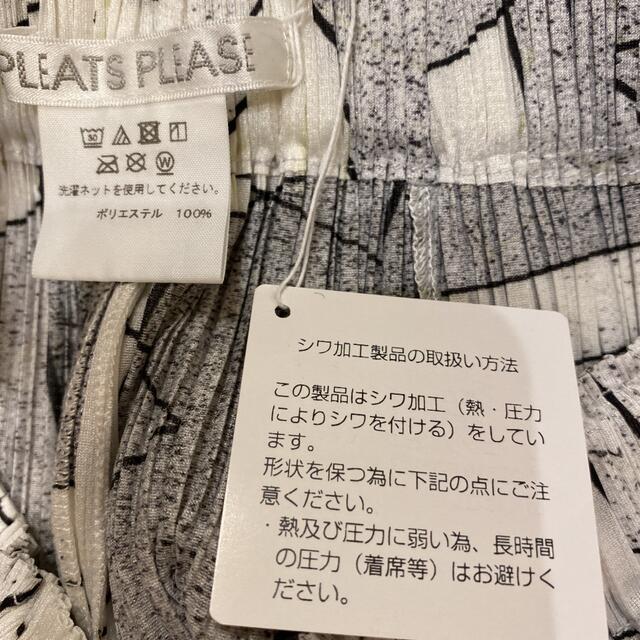 PLEATS PLEASE ISSEY MIYAKE(プリーツプリーズイッセイミヤケ)の夏セール　プリーツプリーズ　フレアパンツ　未使用品 レディースのパンツ(カジュアルパンツ)の商品写真