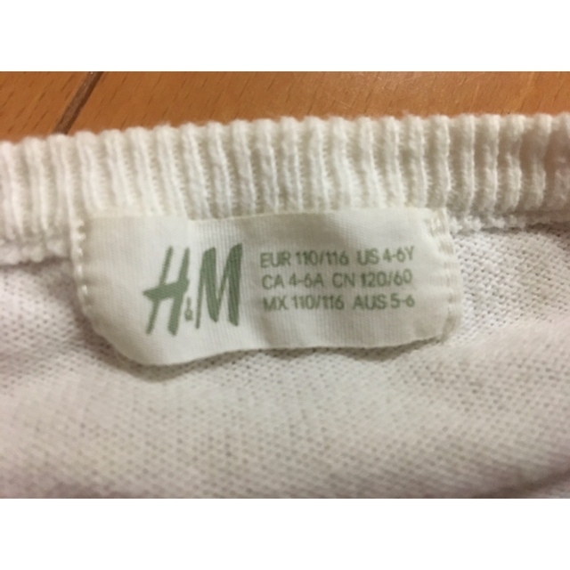 H&M(エイチアンドエム)のy's様専用☆H&M、蝶カーディガン　サイズ110センチ、蝶柄、キラキラ キッズ/ベビー/マタニティのキッズ服女の子用(90cm~)(カーディガン)の商品写真