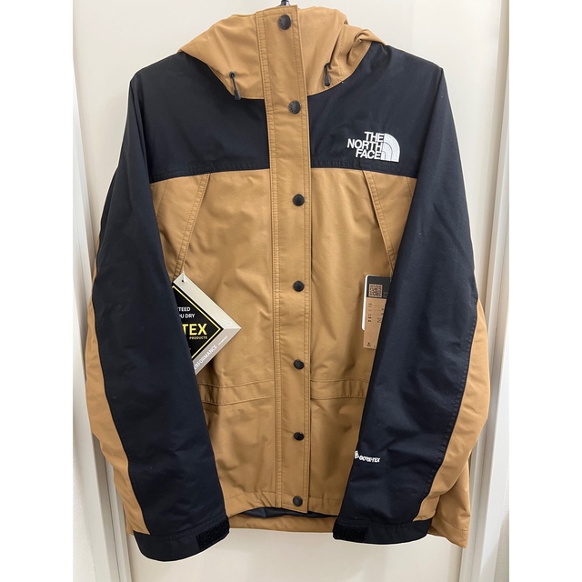 THE NORTH FACE(ザノースフェイス)の新品タグ付　ノースフェイス　マウンテンライトジャケット　NWP61831 レディースのジャケット/アウター(その他)の商品写真