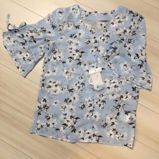 アーバンリサーチ(URBAN RESEARCH)の【未使用タグ付き】UR 花柄シフォン袖ギャザーブラウス(シャツ/ブラウス(半袖/袖なし))