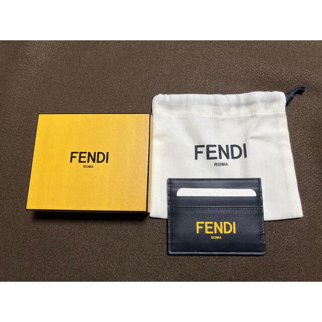 新品カードケースFENDI ロゴカードケース
