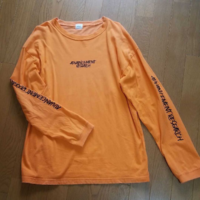 WEGO(ウィゴー)のWEGO オレンジ 袖ロゴロングスリーブTシャツ（L）ビタミンカラー メンズのトップス(Tシャツ/カットソー(七分/長袖))の商品写真