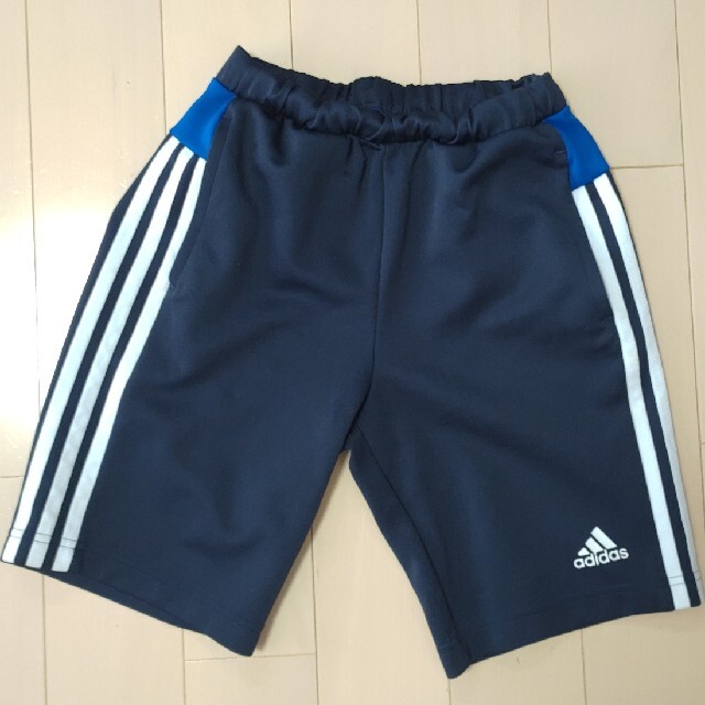 adidas(アディダス)のハーフパンツ adidas 130cm キッズ/ベビー/マタニティのキッズ服男の子用(90cm~)(パンツ/スパッツ)の商品写真