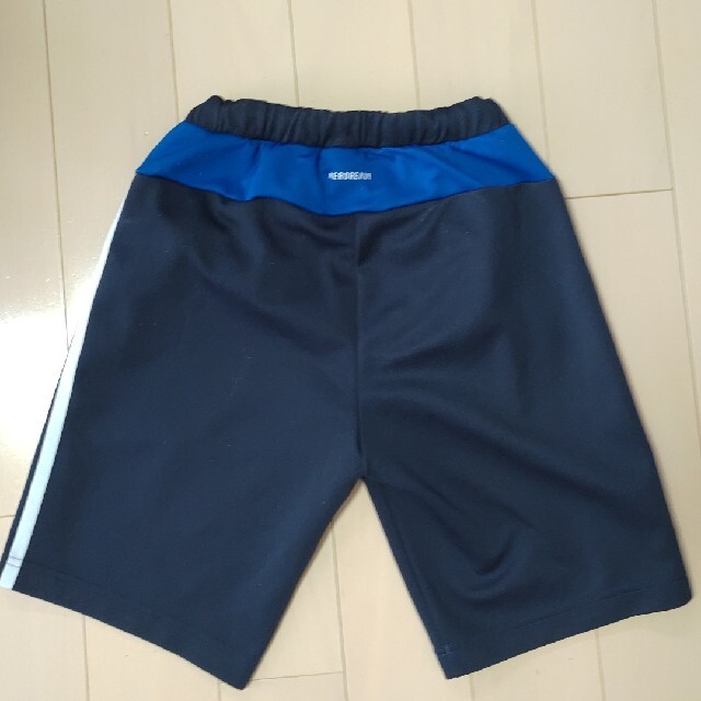 adidas(アディダス)のハーフパンツ adidas 130cm キッズ/ベビー/マタニティのキッズ服男の子用(90cm~)(パンツ/スパッツ)の商品写真