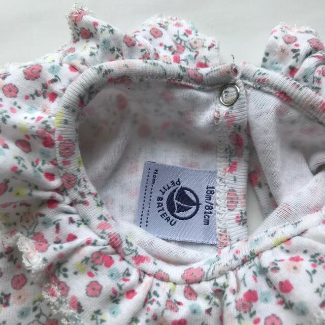 PETIT BATEAU(プチバトー)のPETIT BATEAU 半袖ロンパース　花柄　18m/81cm キッズ/ベビー/マタニティのベビー服(~85cm)(ロンパース)の商品写真