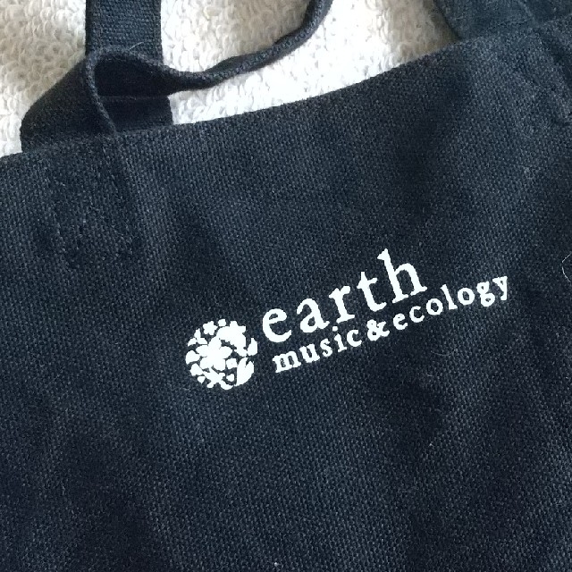 earth music & ecology(アースミュージックアンドエコロジー)のearth music ＆ ecology 黒バッグ レディースのバッグ(トートバッグ)の商品写真