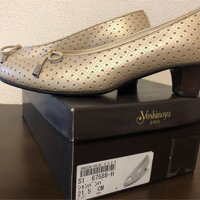 【新品未使用】銀座ヨシノヤ　リボンパンプス レディースの靴/シューズ(ハイヒール/パンプス)の商品写真