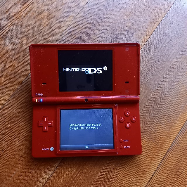 ニンテンドーDS(ニンテンドーDS)のニンテンドーDSi レッド 充電器なし 初期化済 エンタメ/ホビーのゲームソフト/ゲーム機本体(携帯用ゲーム機本体)の商品写真