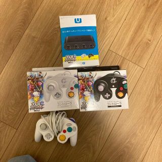ウィーユー(Wii U)のニンテンドーゲームキューブコントローラー(ホワイト　ブラック)(その他)