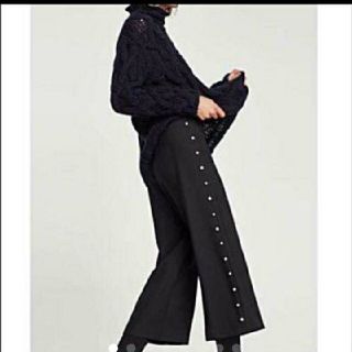 ザラ(ZARA)のZARA パールボタンセンタープレスワイドパンツ(カジュアルパンツ)