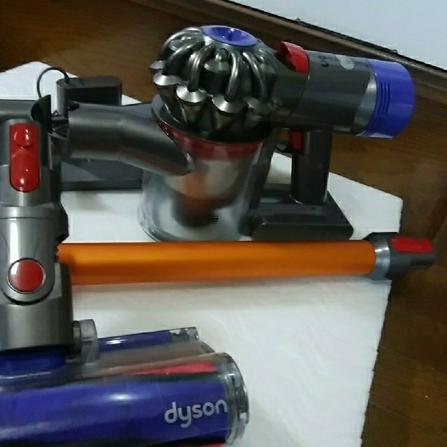 Dyson(ダイソン)のdyson fluffy SV11(v7)仕様 SV10FFの箱付きDC56付き スマホ/家電/カメラの生活家電(掃除機)の商品写真