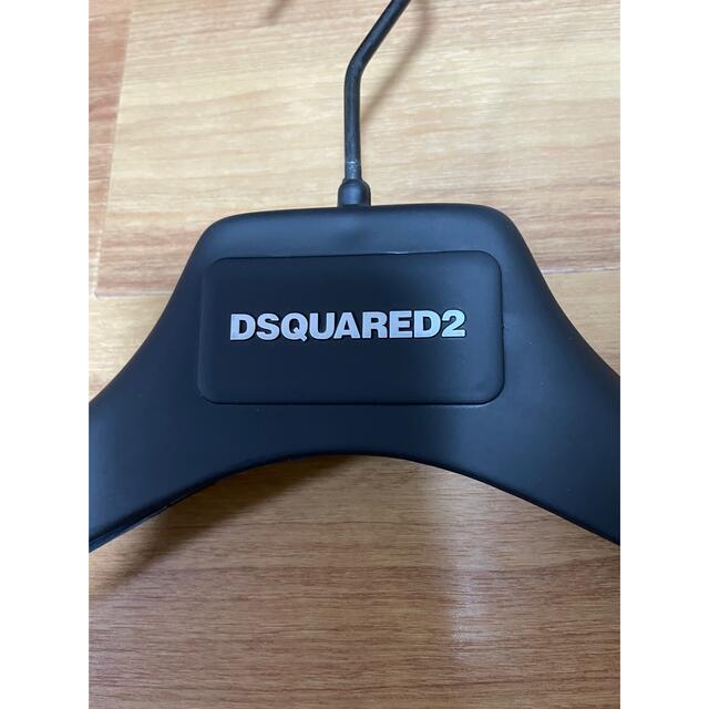 DSQUARED2(ディースクエアード)のD SQUARED2 ディースクエアード　ハンガー　メンズ　3本セット インテリア/住まい/日用品の収納家具(押し入れ収納/ハンガー)の商品写真