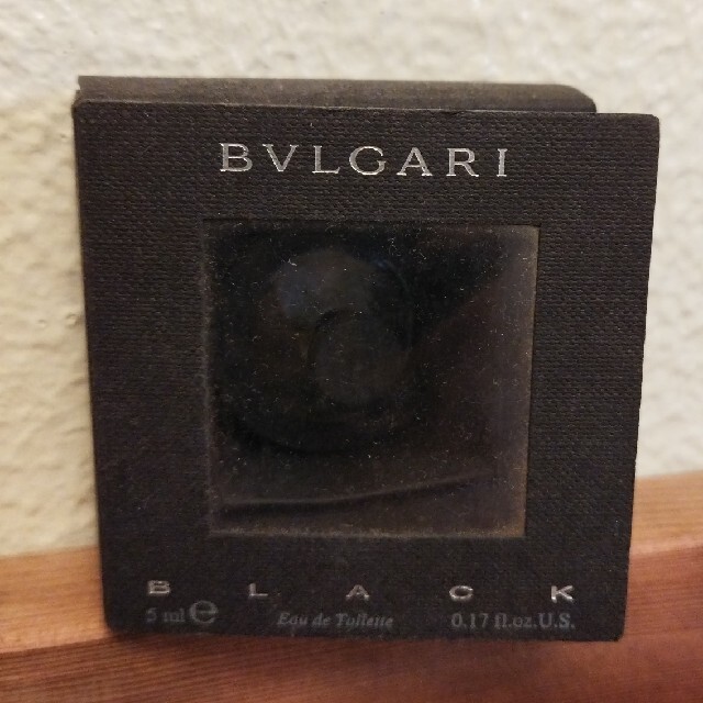 BVLGARI(ブルガリ)のBVLGARI　ミニ香水　BLACK　5ml　イタリア製　ブルガリブラック コスメ/美容の香水(ユニセックス)の商品写真