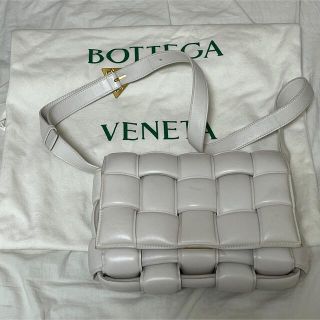 ボッテガヴェネタ(Bottega Veneta)の【最終お値下げ】ボッテガ カセット BOTTEGA VENETA  パデット(ショルダーバッグ)