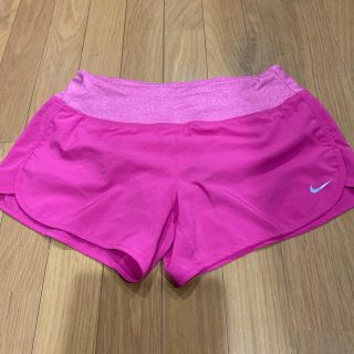 ナイキ(NIKE)のNIKEショートパンツ　M(ショートパンツ)