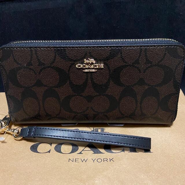 COACH(コーチ)のプレゼントにも❤️2021新作 コーチ 長財布 ストラップ付ダークブラウン メンズのファッション小物(長財布)の商品写真