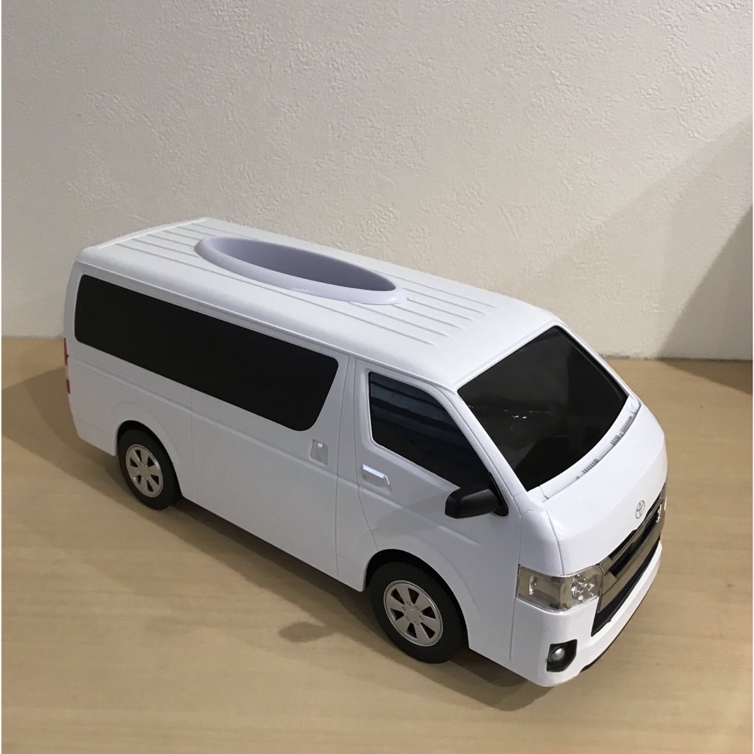 トヨタ(トヨタ)のショップ見本品！ティッシュケース  ホワイト　ショップ見本品 インテリア/住まい/日用品のインテリア小物(ティッシュボックス)の商品写真