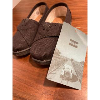 トムズ(TOMS)の【新品未使用】TOMS 13 黒　スリッポン　春シューズ　ユニセックス　シンプル(フラットシューズ)